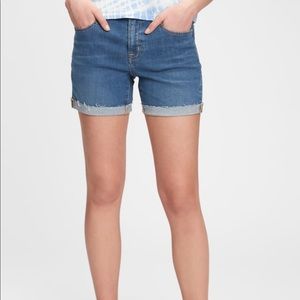 GAP 5” mid rise shorts